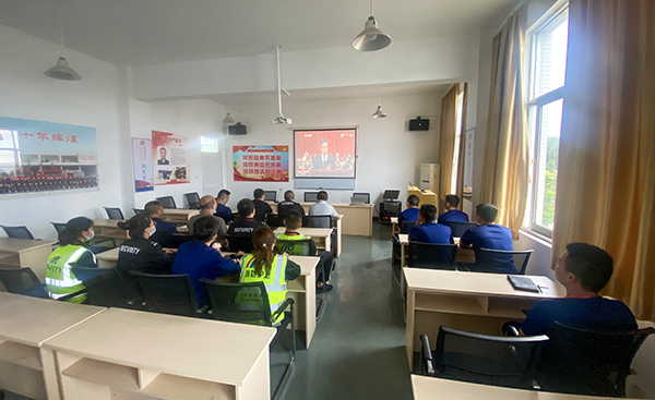 1654051812136737.jpg 綿陽機(jī)場(chǎng)黨員干部職工收聽收看省第十二次黨代會(huì)實(shí)況直播.jpg