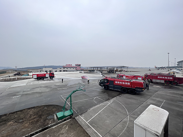 1681885197220580.jpg 以培訓(xùn)促根基 以演練夯基礎(chǔ) 綿陽機(jī)場(chǎng)消防護(hù)衛(wèi)部多措并舉防火災(zāi)隱患2.jpg